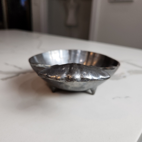 VINTAGE TRINKET DISH, ASHTRAY, DIPS BY THE WILTON CO RWP- SEASHELL- PEWTER - Picture 5 of 6